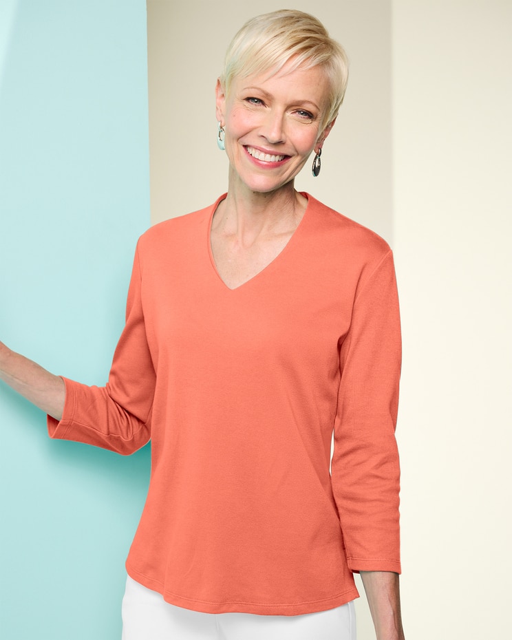 Essential V-Neck 3/4 Sleeve Tee image number 1