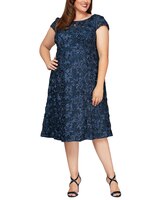 Cocktail Dress in Rosette Lace  thumbnail number 5