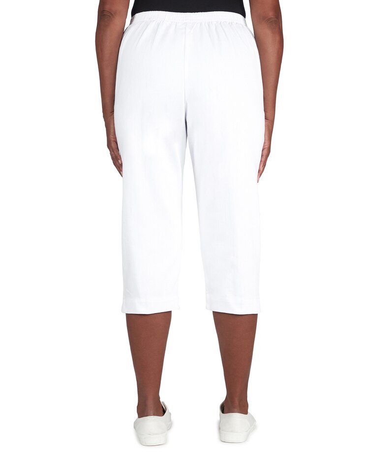 Alfred Dunner® Classic Fit Denim Capri Pant with Pockets image number 3