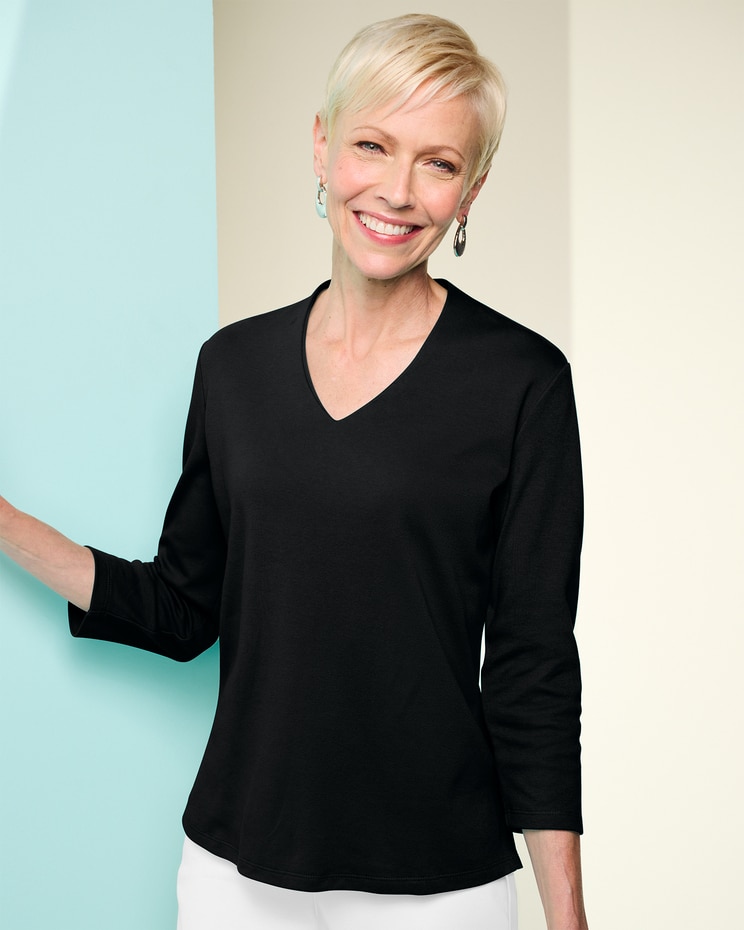 Essential V-Neck 3/4 Sleeve Tee image number 1