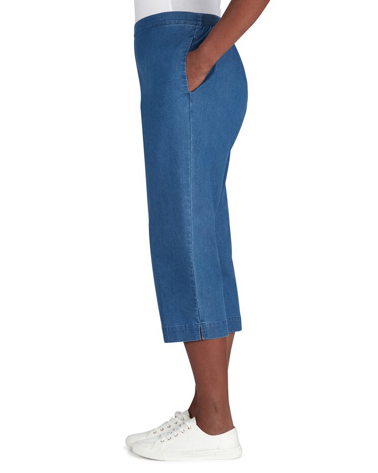 Alfred Dunner® Classic Fit Denim Capri Pant with Pockets image number 7