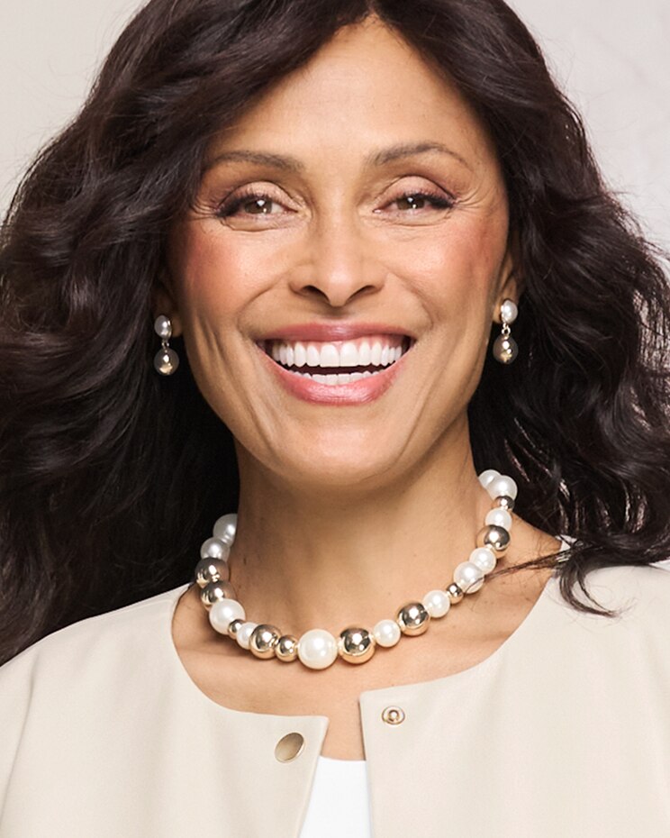 Luxe Pearl Necklace image number 1