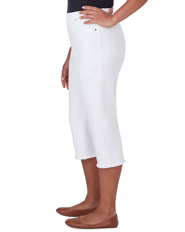 Alfred Dunner® Blue Bayou Embroidered Capri Fringe Bottom image number 4