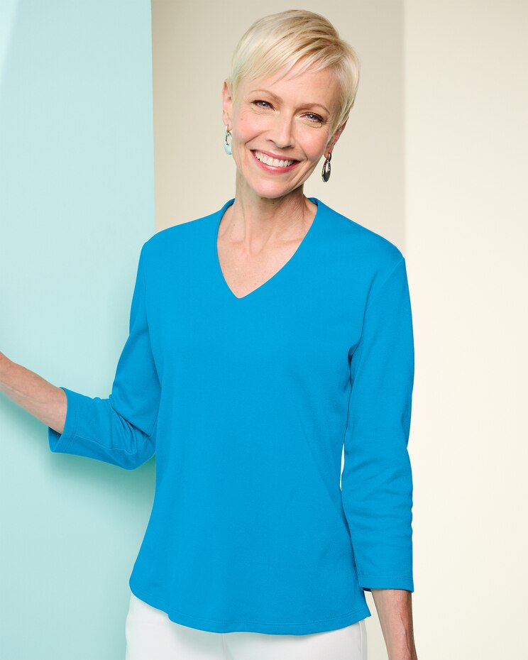 Essential V-Neck 3/4 Sleeve Tee image number 1