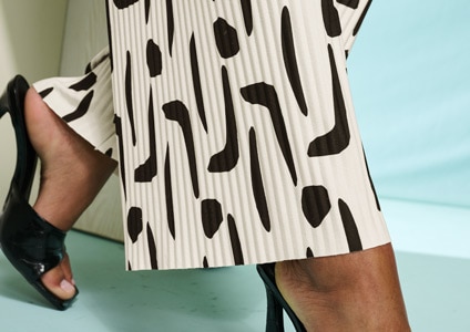Wave Pleated Print Pants image number 1